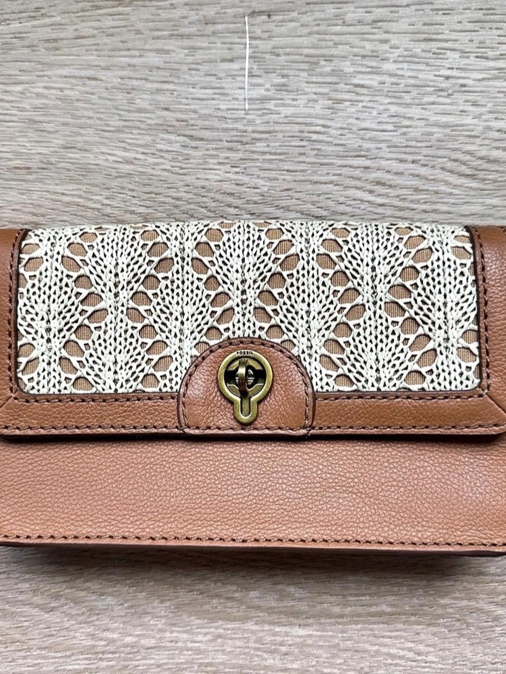 Fossil cross over Brown & White 100% leather